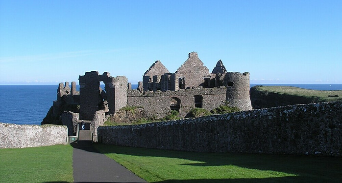 Dunluce Castle: Where Legends Dance on the Edge of the World (Antrim)