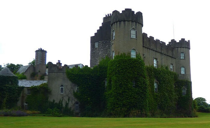 Malahide Castles\\